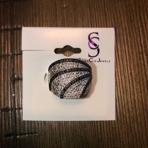 Sterling silver 0.10tcw diamond ring